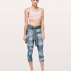 EUC Lululemon Speed Up Crop *21"